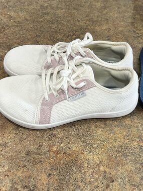 WHITIN Women's 40, US Shoe Size 8,5-9 Wide white Minimalist Barefoot Sneakers